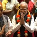 NDA की बैठक में गूंजा ‘हर हर महादेव’: ऑपरेशन सिंदूर और महादेव की ऐतिहासिक सफलता पर PM मोदी का संसद में हुआ सम्मान, रक्षा मंत्री राजनाथ सिंह ने PM को पहनाई फूलों की माला!