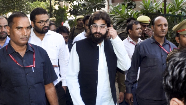 You are currently viewing हेट स्पीच केस में अब्बास अंसारी को हाईकोर्ट से बड़ी राहत, विधानसभा सदस्यता बहाल होने का रास्ता हुआ साफ; मऊ MP/MLA कोर्ट ने सुनाई थी 2 साल की सजा!