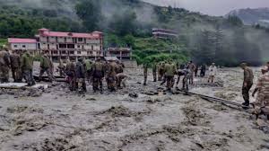 Read more about the article धराली बादल फटने की त्रासदी: 34 सेकेंड में जमींदोज हुआ गांव, 150 लोग लापता; विशेषज्ञ बोले—देवदार पेड़ बचा सकते थे तबाही, फिर से जंगल बनाने की सिफारिश!