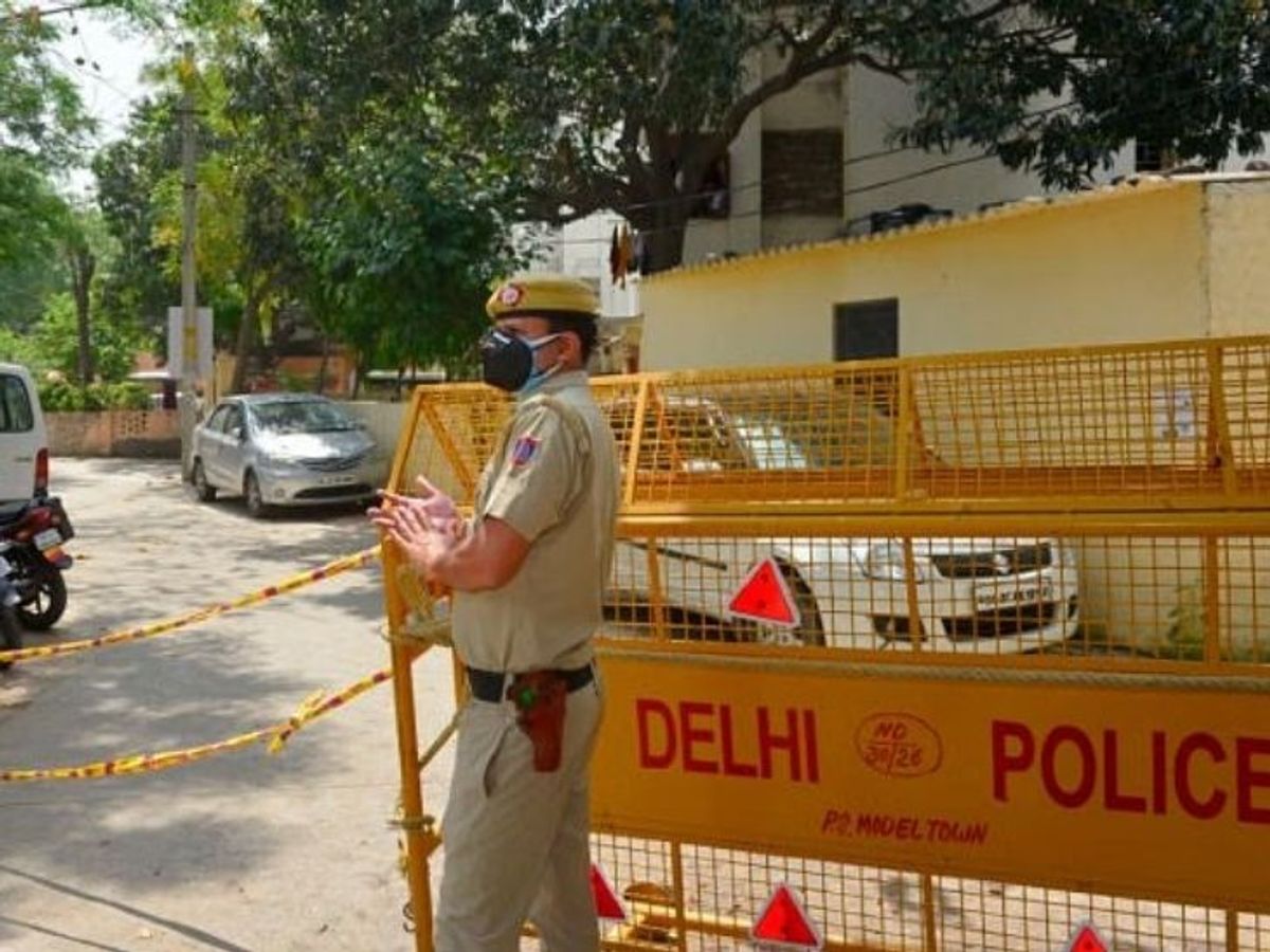 You are currently viewing दिल्ली में रिश्तों का कत्ल: 39 साल के बेटे ने मां को कमरे में बंद कर बनाया हवस का शिकार, चाकू दिखाकर किया रेप; FIR दर्ज!