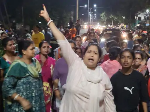 Read more about the article उज्जैन की शर्मनाक रात: नशा बेचने वालों की दबंगई, आमजन पर हमला!