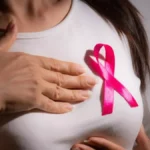 ब्रेस्ट कैंसर की जल्दी पहचान से बढ़ जाती है जिंदगी बचाने की संभावना, घर पर ऐसे करें जांच