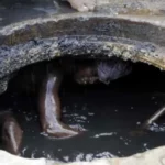 चार दिन में दूसरी घटना: सतना में सीवर सफाई के दौरान जहरीली गैस से एक की मौत, दो कर्मचारी गंभीर; सुरक्षा नियमों की अनदेखी पर उठे सवाल