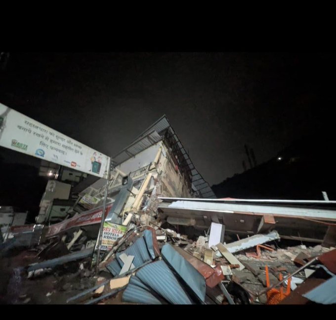 Read more about the article देहरादून के सहस्त्रधारा में बादल फटा, टपकेश्वर मंदिर डूबा