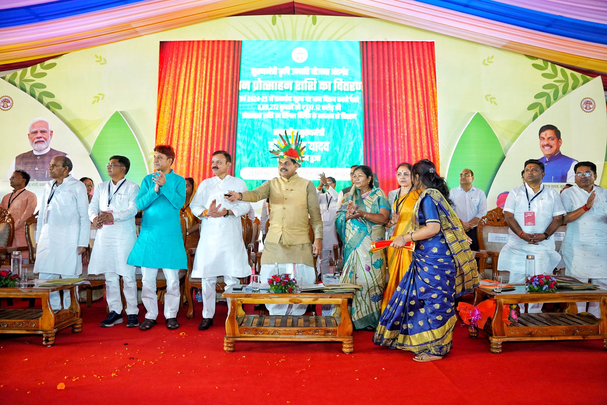 Read more about the article बालाघाट दौरे पर सीएम मोहन यादव, कहा नक्सलवाद को 2026 तक खत्म करेंगे; किसानों के खाते में ट्रांसफर किए ₹337 करोड़, युवाओं को दी रोजगार और 78 विकास कार्यों की सौगात