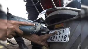 Read more about the article MP में 1.79 करोड़ वाहन अब भी बिना HSRP, 2.45 करोड़ वाहनों में से केवल 65.72 लाख पर हाई सिक्योरिटी प्लेट लगी; लक्षद्वीप, आंध्र और केरल के बाद एमपी की सबसे खराब स्थिति!