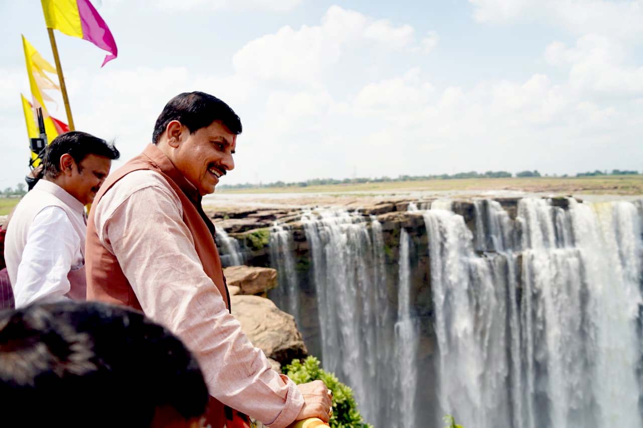 You are currently viewing मऊगंज का बहुती जल प्रपात: मुख्यमंत्री मोहन यादव ने किया अवलोकन, 10 करोड़ की योजना से होगा विकास; मुख्यमंत्री बोले- पर्यावरण व पर्यटन को साथ लेकर चलेंगे!