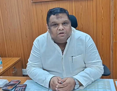 You are currently viewing जैनेंद्र पाठक मिठाई का डिब्बा छोड़ भागे, प्रियंक कानूनगो बोले – “हिमाकत ये नहीं कि मेरे घर मदद मांगी, हिमाकत ये है कि बेटियां सुरक्षित नहीं”; जल्द NHRC पेश करेगी रिपोर्ट!