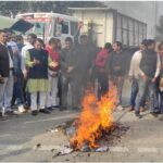 ‘वोट चोर गद्दी छोड़’ बनाम ‘मोदी विरोधी नारे’… ग्वालियर में भाजपा-कांग्रेस आमने-सामने, माहौल गरमाया; मोदी पर अपशब्दों के विरोध में राहुल गांधी का किया पुतला दहन!