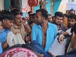 Read more about the article मंदसौर: पिपलिया मंडी में प्रेमी युगल ने जहर खाकर दी जान, अस्पताल में परिजनों ने किया हंगामा