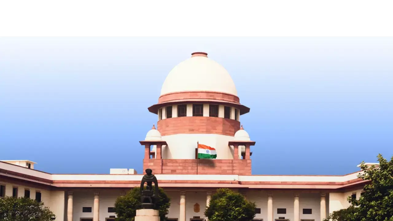 Read more about the article मध्यप्रदेश में 27% ओबीसी आरक्षण मामला: सुप्रीम कोर्ट में आज सुनवाई स्थगित, सॉलिसिटर जनरल ने की और समय की मांग; अगली सुनवाई नवंबर के पहले हफ्ते में तय, पूर्व CM कमलनाथ बोले – क्या BJP नहीं चाहती आरक्षण लागू हो?