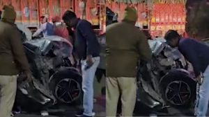 Read more about the article Indore: इंदौर में भीषण सड़क हादसा, पूर्व मंत्री बाला बच्‍चन की बेटी समेत 3 लोगों की मौत, एक गंभीर रूप से घायल