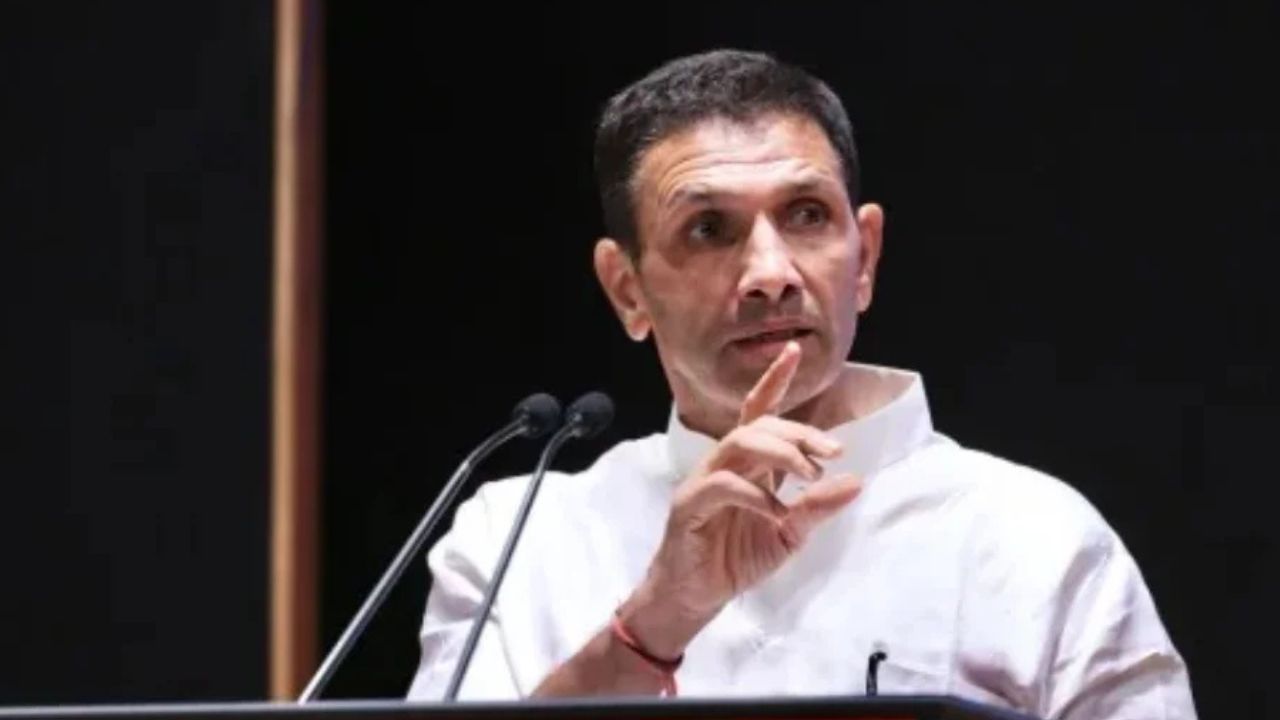 You are currently viewing ‘BJP ओबीसी को 27 % आरक्षण देने की इच्छुक नहीं, इसलिए सुनवाई में वकील नहीं भेजा’, जीतू पटवारी ने सरकार पर हमला बोला