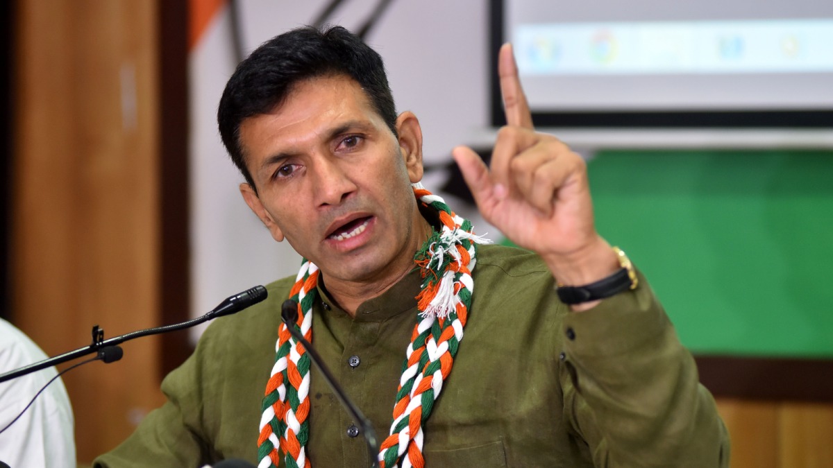 You are currently viewing एमपी कांग्रेस में संगठनात्मक फेरबदल, 18 जिलों और 14 प्रकोष्ठों में एक साथ नियुक्तियां; प्रदेश अध्यक्ष जीतू पटवारी के निर्देश पर संगठन प्रभारी डॉ. संजय कामले ने जिलों और सामाजिक प्रकोष्ठों में जिम्मेदारियां सौंपीं