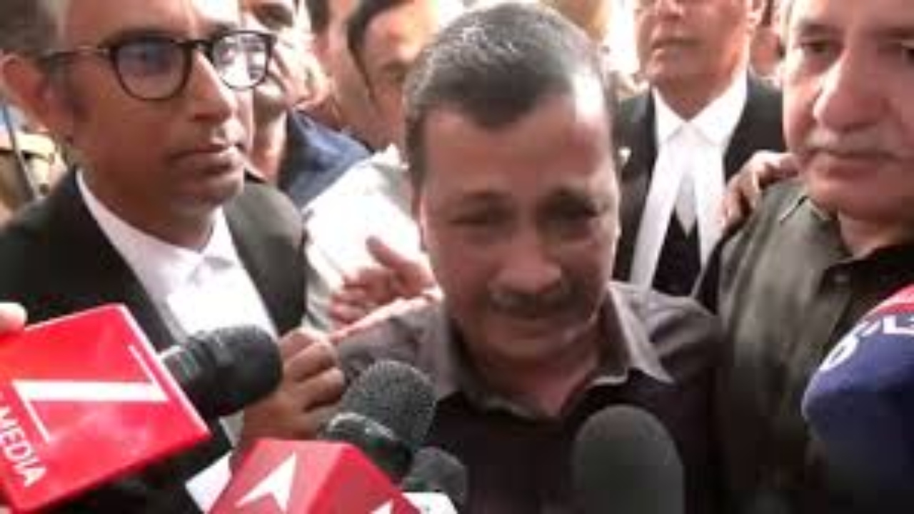 दिल्ली शराब घोटाले में बरी हुए केजरीवाल, फैसला सुनने के बाद रो पड़े, बोले- मैं भ्रष्ट नहीं हूं