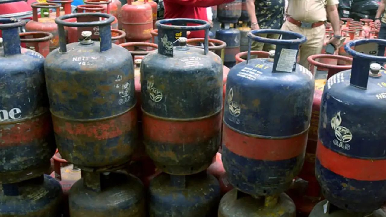 You are currently viewing एमपी में गहराया LPG संकट, होटल-रेस्‍टोरेंट बंद होने की कगार पर, 9 मार्च से कमर्शियल गैस पर लगी है राेक