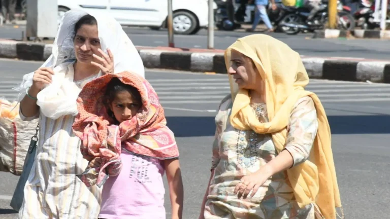 मध्य प्रदेश में तेज गर्मी का असर, कई शहरों में पारा 40 डिग्री के करीब; कुछ जिलों में बारिश की संभावना