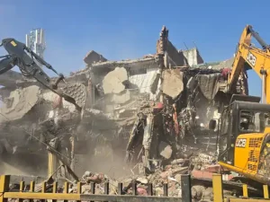 Read more about the article महाकाल मंदिर क्षेत्र में यूडीए की बड़ी कार्रवाई, 16 मकान और होटल तोड़ना शुरू