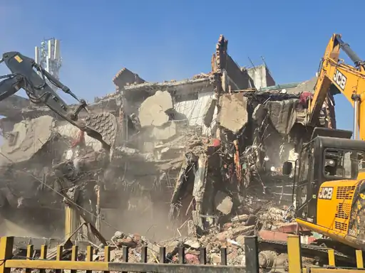 महाकाल मंदिर क्षेत्र में यूडीए की बड़ी कार्रवाई, 16 मकान और होटल तोड़ना शुरू