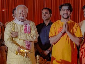 Read more about the article नागपुर में धीरेंद्र शास्त्री का बड़ा बयान: “चार बच्चे पैदा करो, एक RSS को दो”, बोले : संघ कार्यकर्ता संकट में बचाते हैं जान