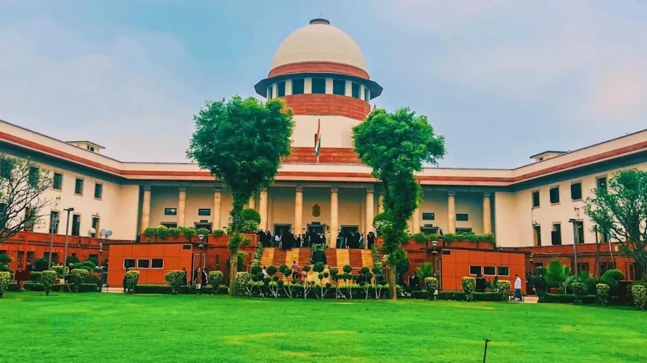 Read more about the article क्या पत्नी से बात न करना अपराध है? 13 दिन नहीं की बात तो पति को हुई थी जेल, SC ने बदला HC का फैसला