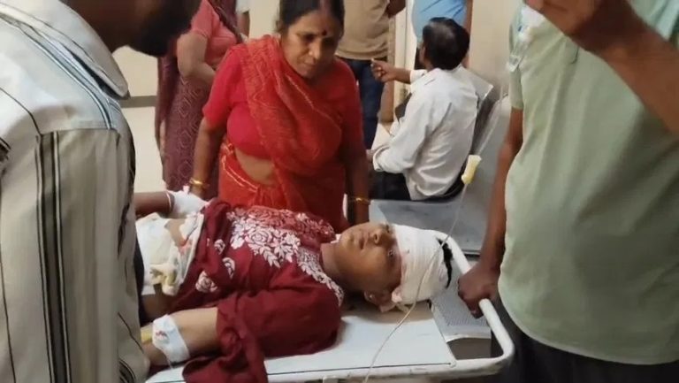 उज्जैन में युवती पर दिनदहाड़े जानलेवा हमला: 11 दिन पहले की थी पीछा करने की शिकायत, समझौते के बाद आरोपी ने बीच बाजार 13 सेकंड में 14 वार किए