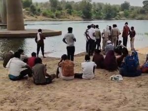 Read more about the article एमपी में दर्दनाक हादसा: सोन नदी के भंवर में डूबे चार लोग, युवती का शव मिला; तीन की तलाश जारी