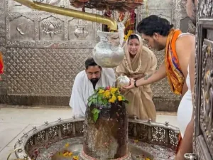 Read more about the article महाकाल मंदिर के गर्भगृह में दर्शन की तस्वीरों पर विवाद: सोशल मीडिया पोस्ट के बाद उठे भेदभाव के सवाल, VIP व्यवस्था पर फिर बहस