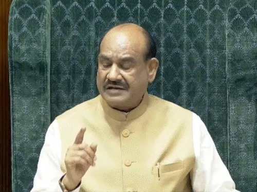 You are currently viewing लोकसभा में सार्वजनिक परीक्षा संशोधन विधेयक 2026 पेश, पेपर लीक पर सख्त कानून की तैयारी; विपक्ष ने छात्रों के मुद्दे पर सरकार को घेरा