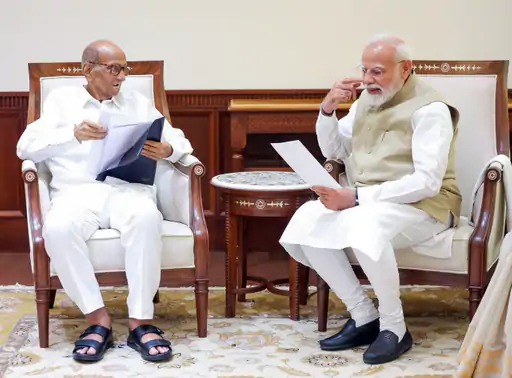 PM मोदी से शरद पवार की संसद में मुलाकात, सुप्रिया सुले भी रहीं मौजूद; राजनीतिक चर्चाओं को मिला नया मोड़