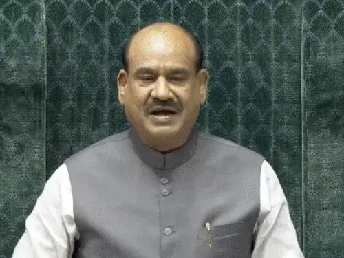 Read more about the article संसद में पेपर लीक कानून पर आज बड़ी बहस: स्पीकर की सदन चलाने की अपील, राहुल-प्रियंका दोपहर में रखेंगे पक्ष