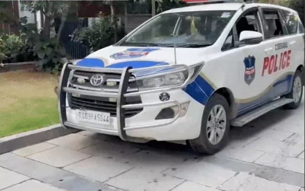 You are currently viewing हैदराबाद में हरीश राव हाउस अरेस्ट, कोकापेट आवास पर पुलिस की कार्रवाई