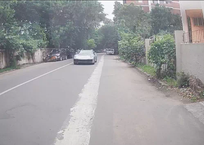 You are currently viewing अहमदाबाद में 300 की रफ्तार से Porsche दौड़ाने वाला गिरफ्तार, कार जब्त