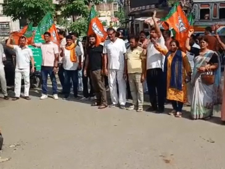 You are currently viewing झारखंड में छात्र आंदोलन पर सियासी घमासान: ABVP-पुलिस में झड़प, लाठीचार्ज के विरोध में भाजपा का बंद