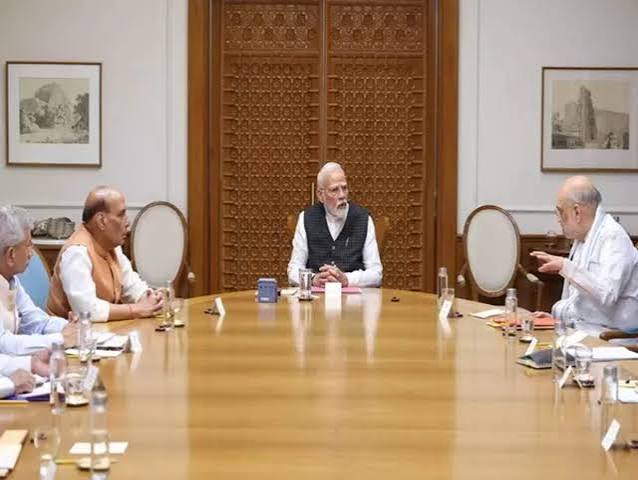 You are currently viewing किसान सम्मान निधि को 5 साल का विस्तार, तेल-गैस खोज और सोलर ऊर्जा समेत कई योजनाओं पर कैबिनेट की बड़ी मंजूरी